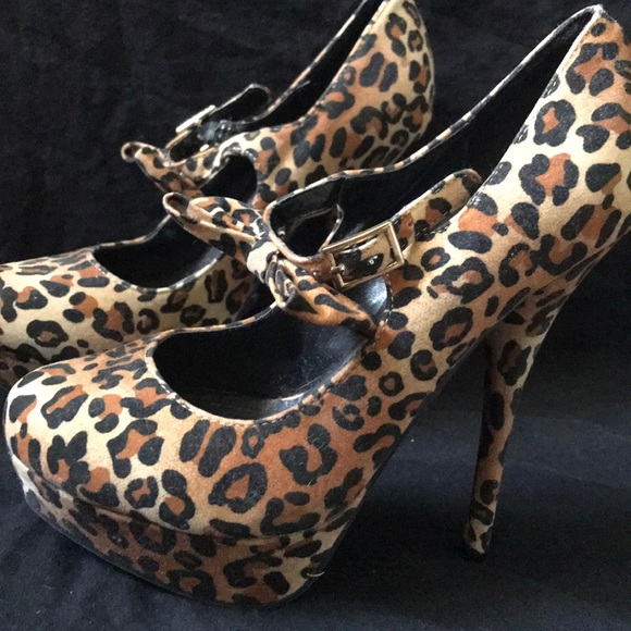 Cheetah Print Heels 🐆 - Picture 3 of 3